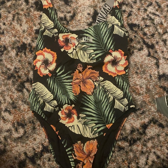 Calvin Klein Swim. - Picture 1 of 2